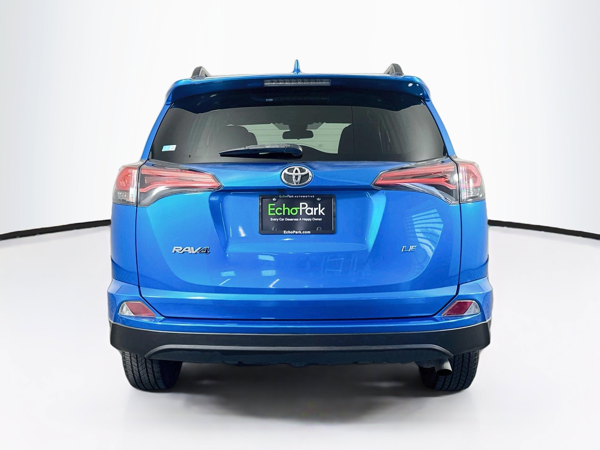 Used 2018 Toyota RAV4 LE w/ Carpet Mat Package FWD image 7