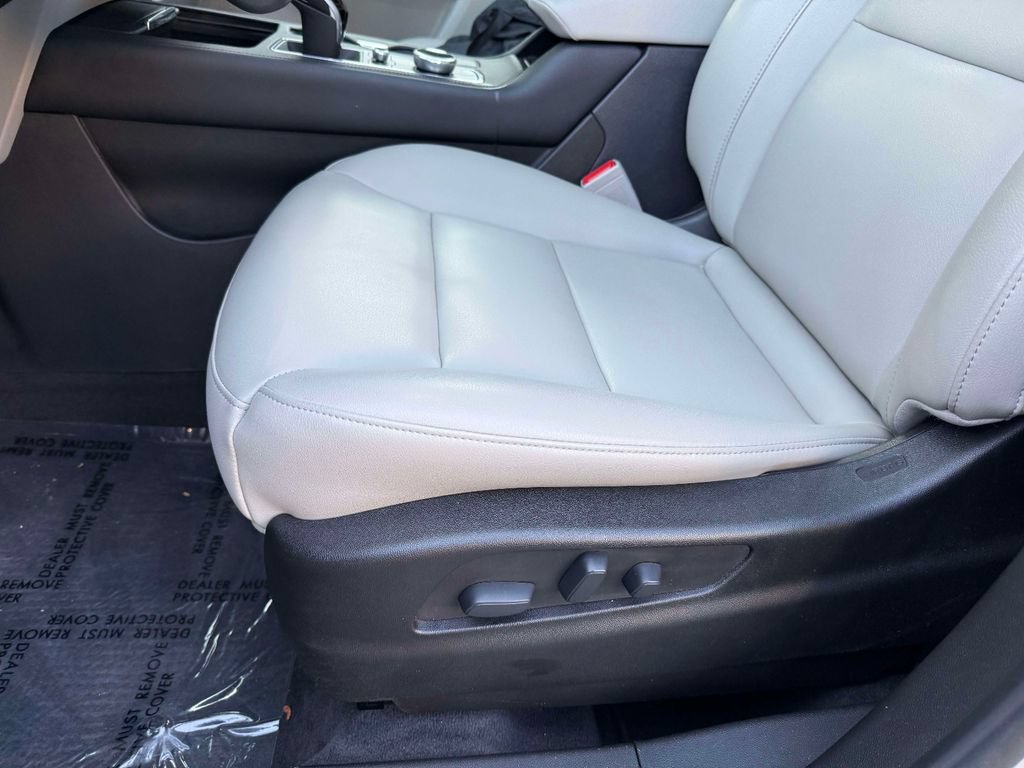 Used 2021 Cadillac XT4 Luxury w/ Cold Weather Package AWD/4WD image 3