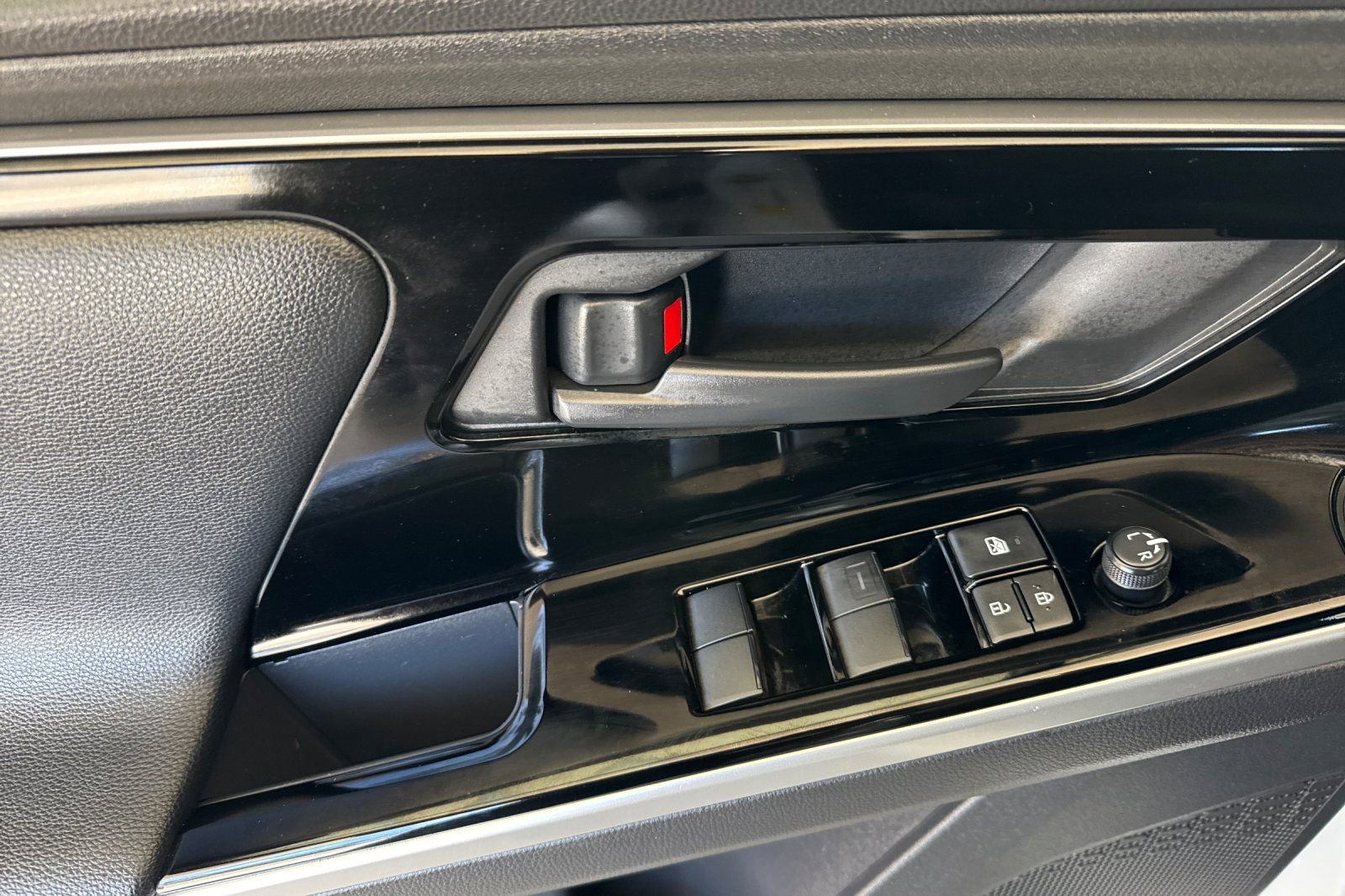 Used 2024 Toyota bZ4X XLE w/ Weather Package FWD image 13