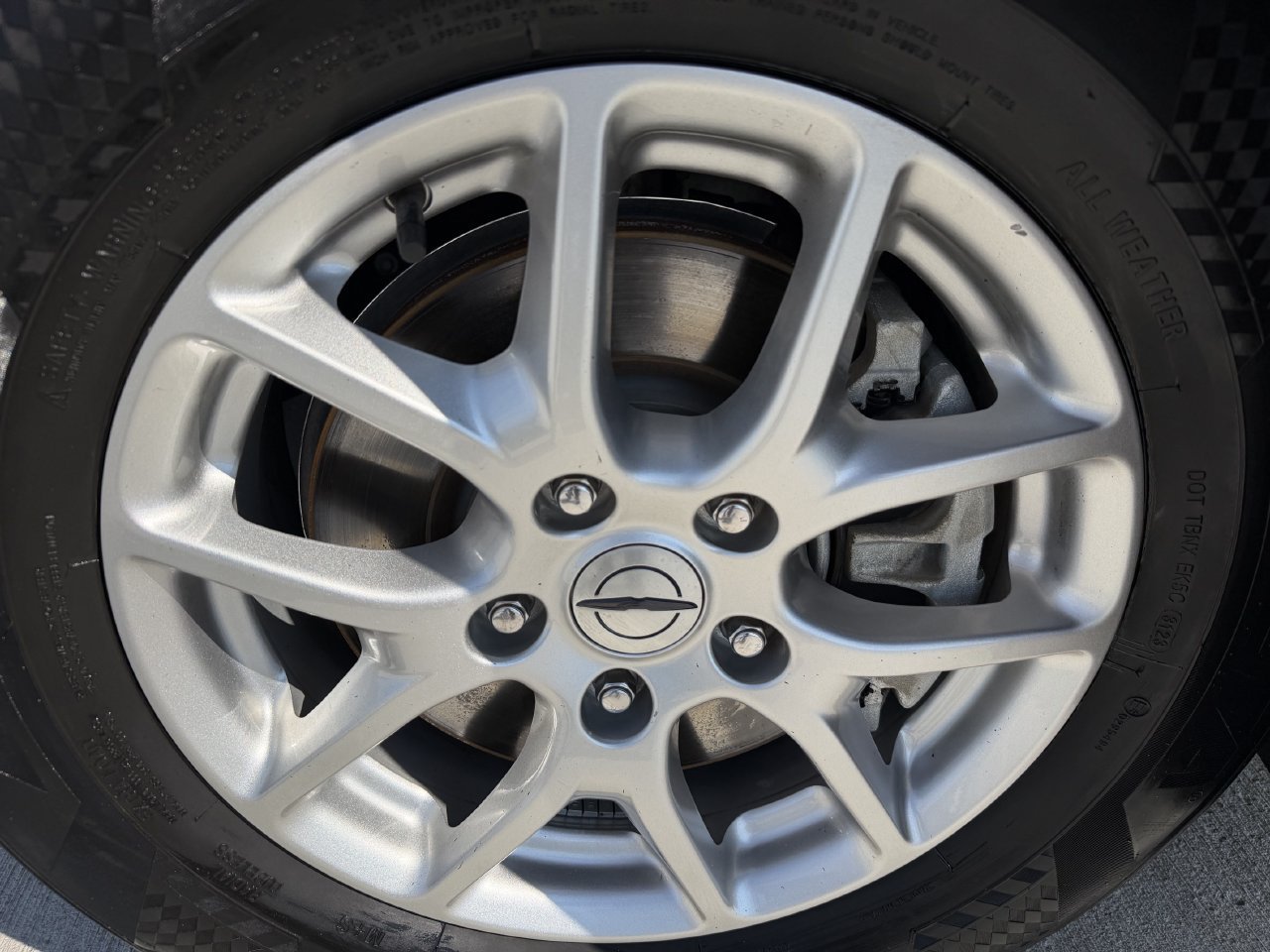 Used 2023 Chrysler Voyager LX FWD image 9