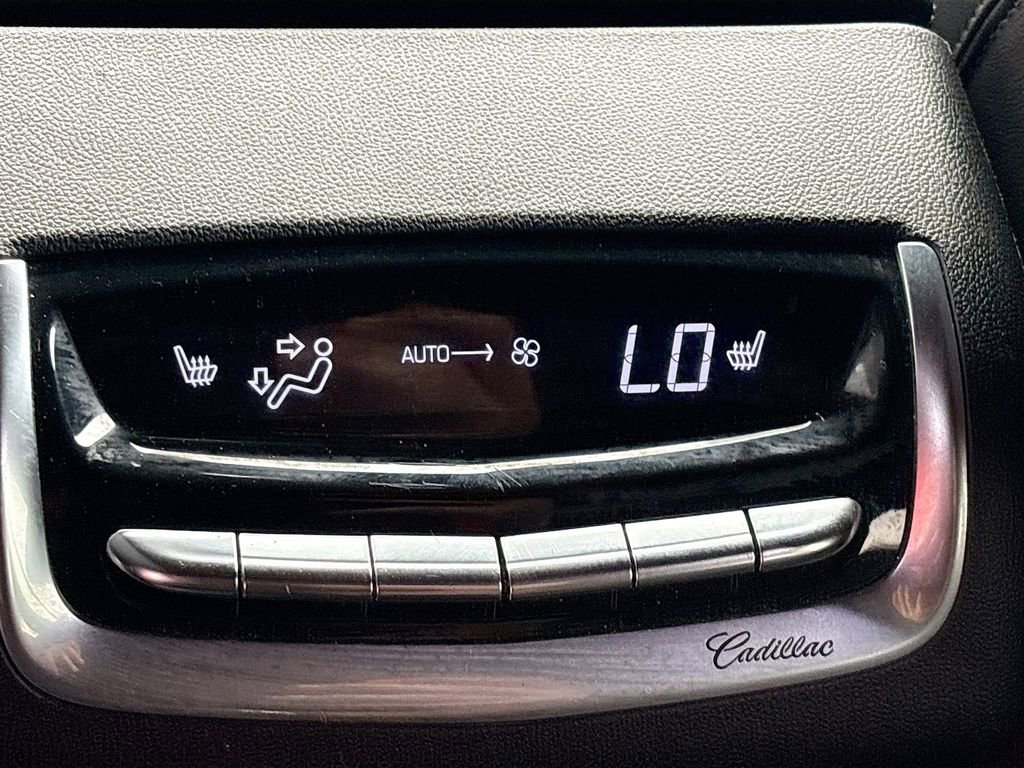 Used 2021 Cadillac XT6 Premium Luxury image 26