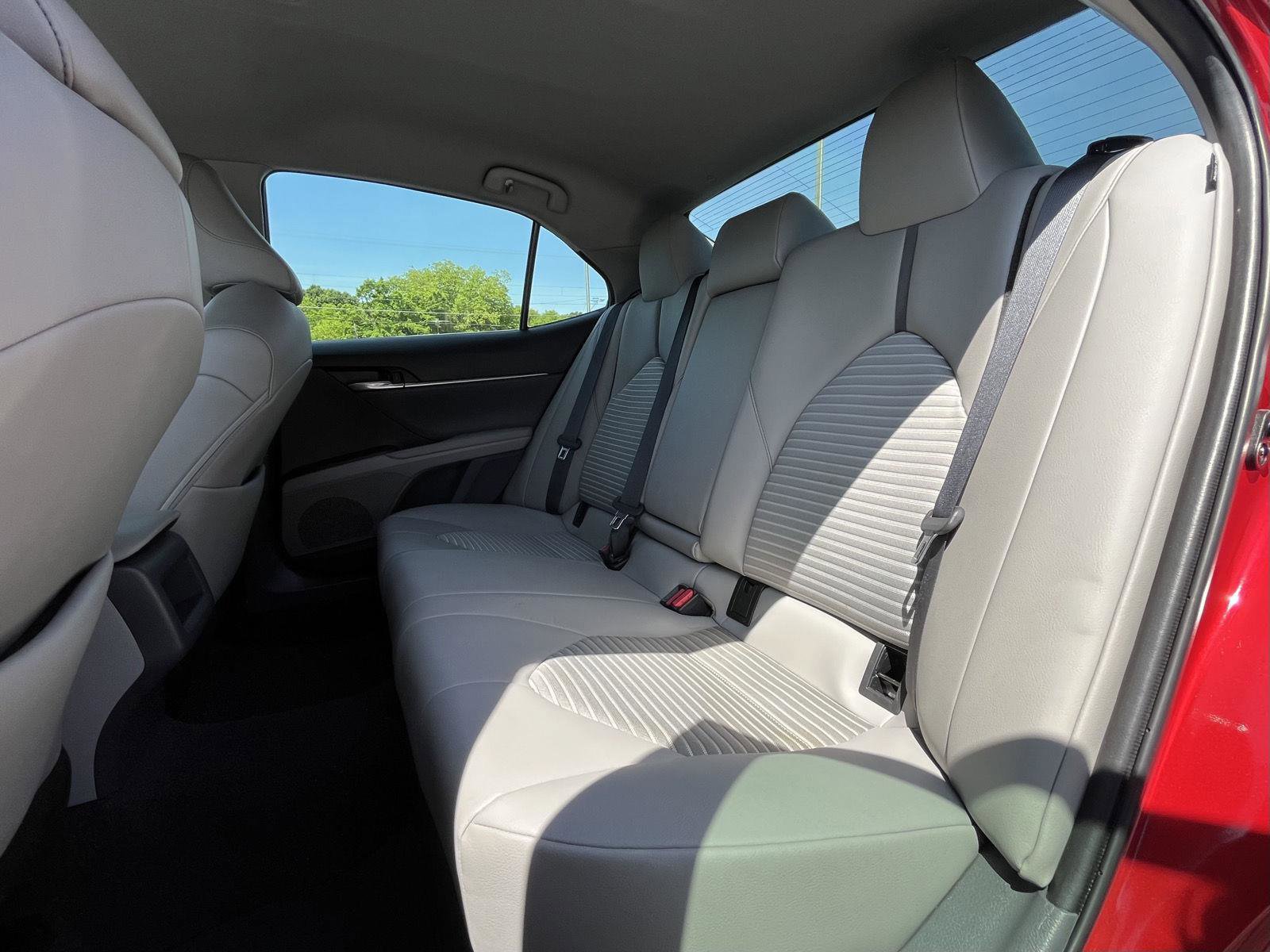 Used 2022 Toyota Camry SE FWD image 18