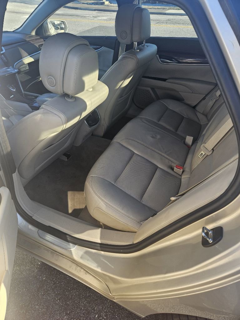 Used 2013 Cadillac XTS Luxury image 3