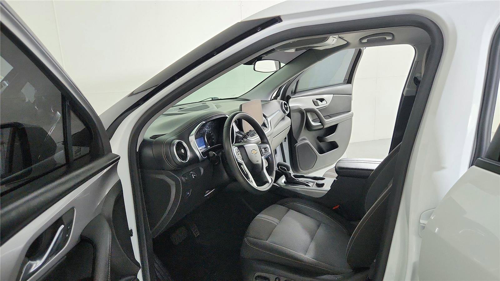 Used 2023 Chevrolet Blazer LT w/ Driver Confidence Package AWD/4WD image 9