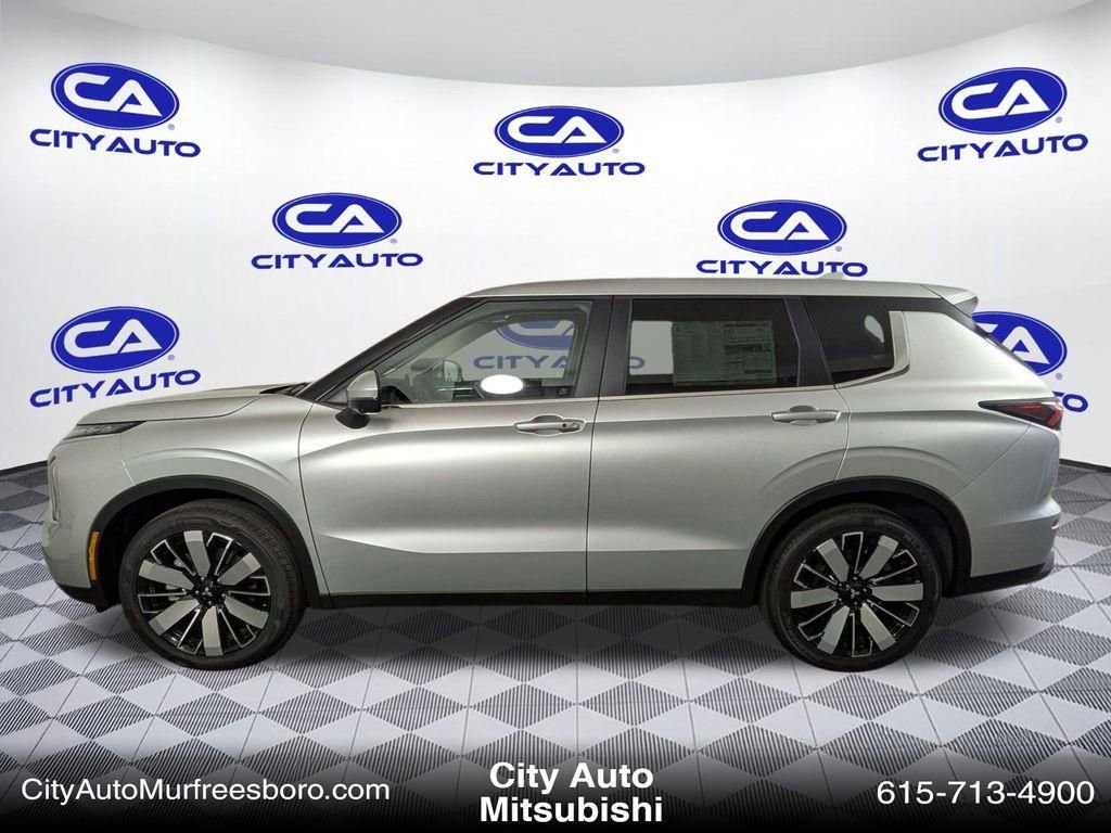 New 2025 Mitsubishi Outlander SE image 5