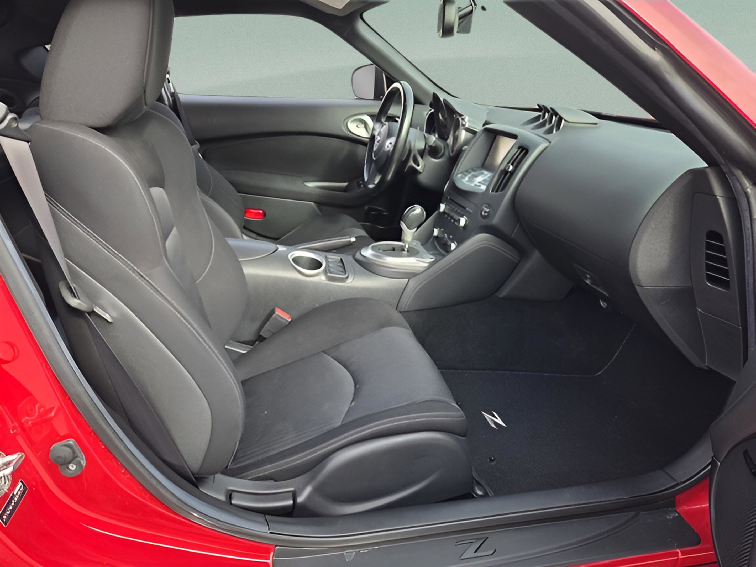 Used 2016 Nissan 370Z Sport Tech image 9