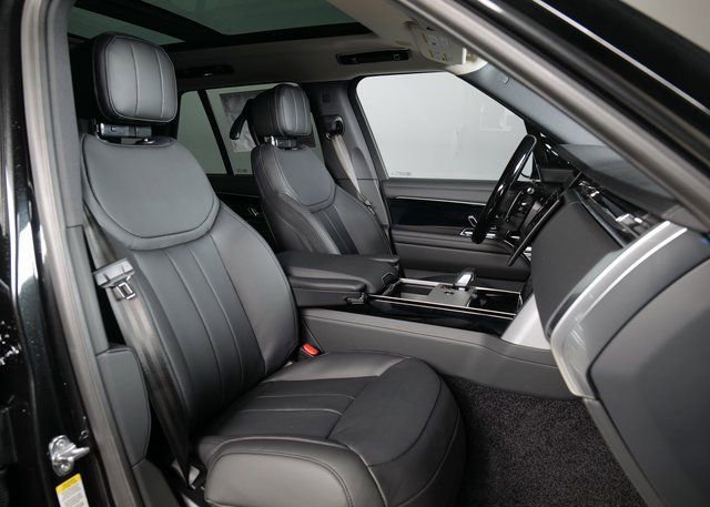 New 2026 Land Rover Range Rover SE image 3