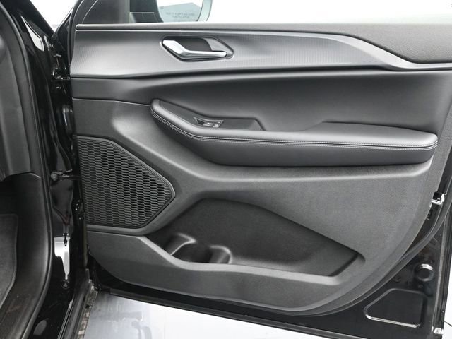 Used 2024 Jeep Grand Cherokee Laredo X image 11