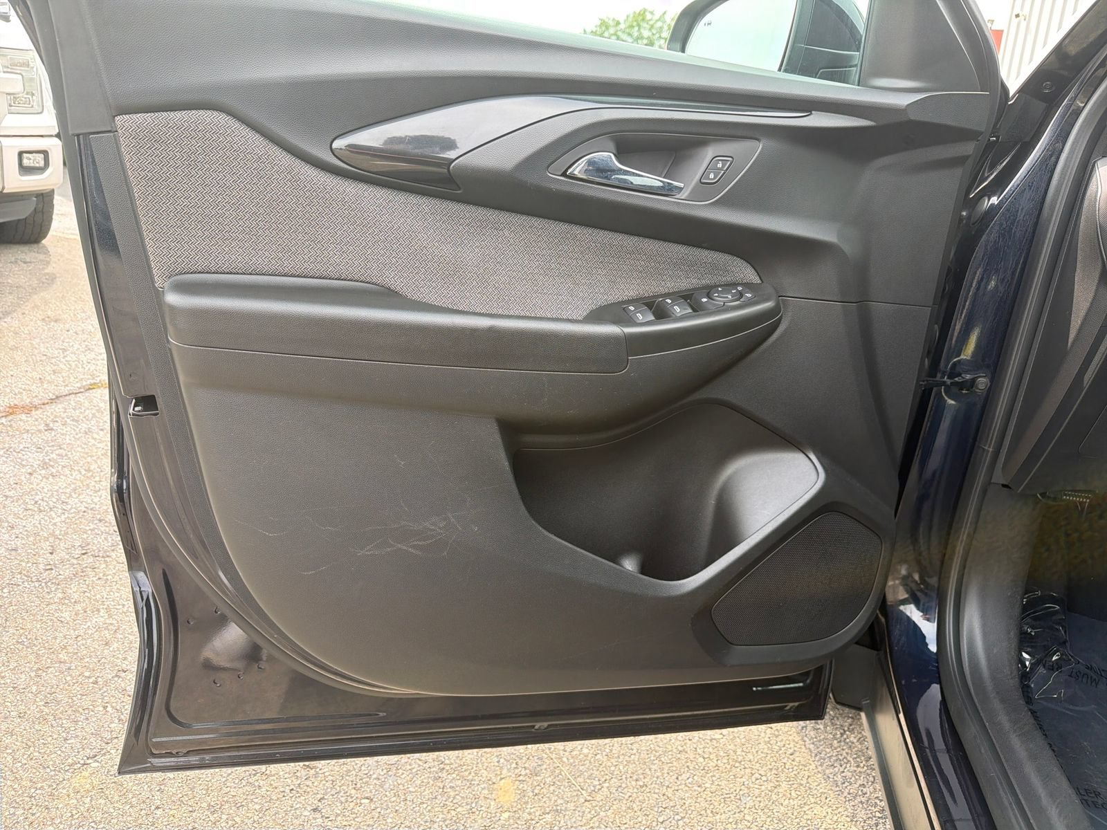 Used 2021 Chevrolet TrailBlazer LT w/ Premium Seating Package FWD image 12