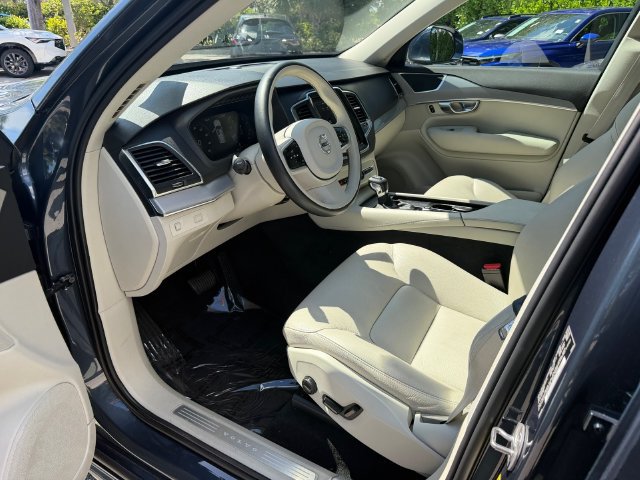 Used 2022 Volvo XC90 T5 Momentum w/ Climate Package FWD image 12