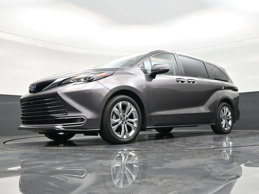 Used 2024 Toyota Sienna Platinum image 20