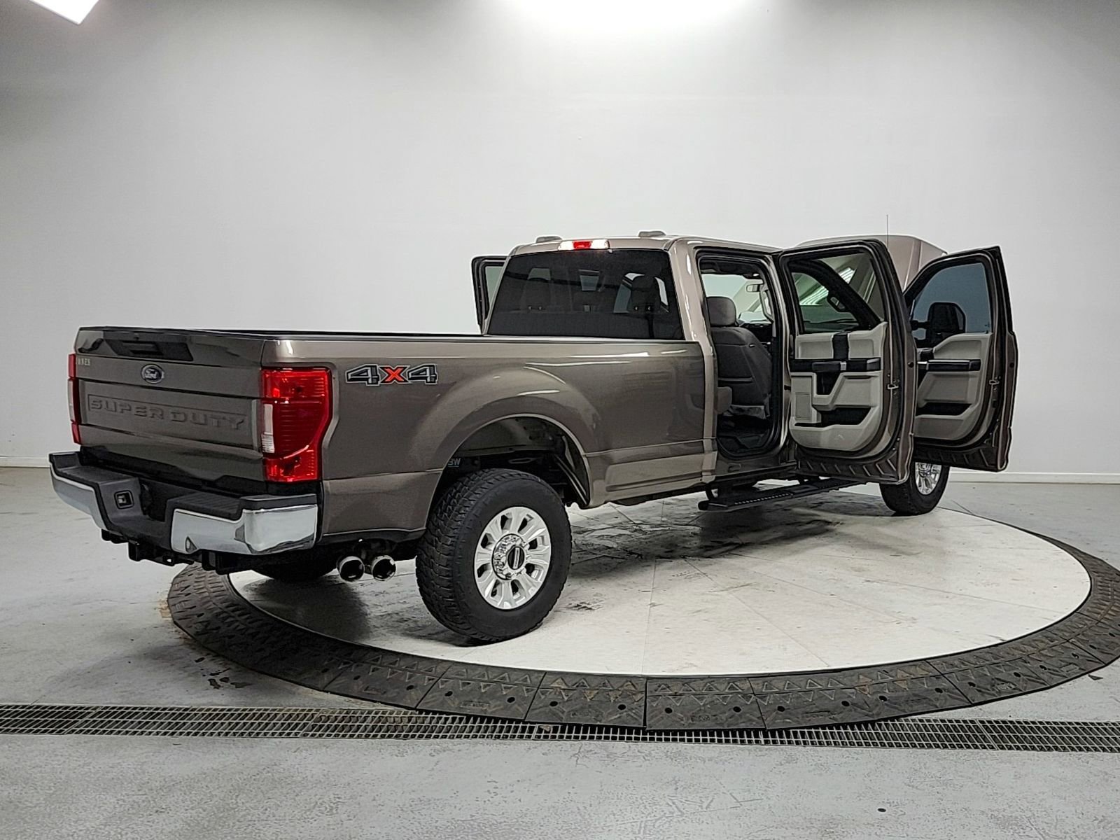 Used 2021 Ford F250 XLT image 15