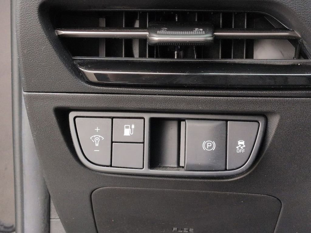 Certified 2025 Kia EV6 Light RWD image 18