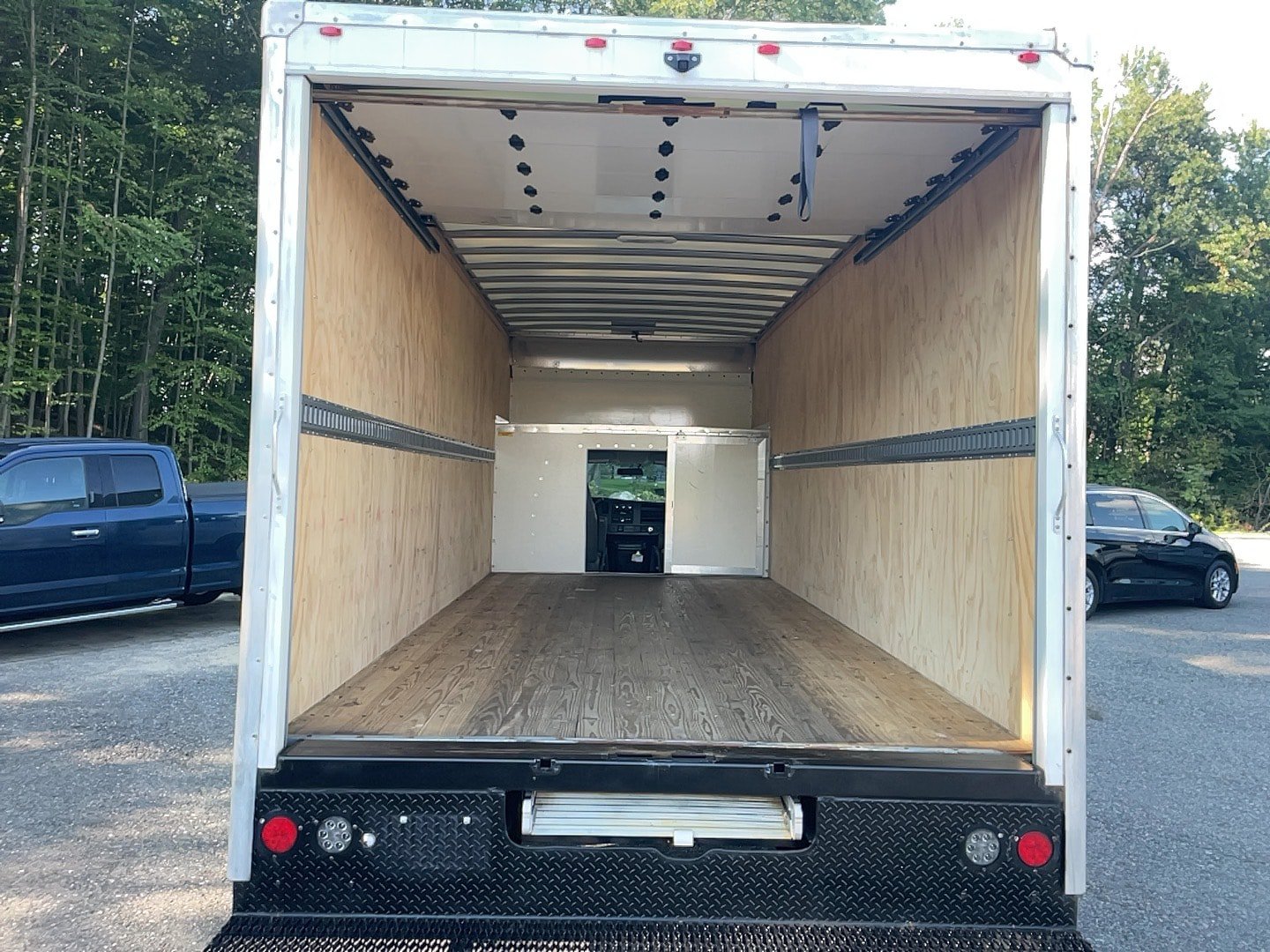 Used 2023 GMC Savana 4500 w/ Power Convenience Package RWD image 5