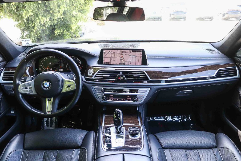 Used 2022 BMW 750i xDrive w/ Executive Package AWD/4WD image 14