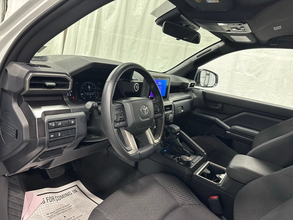 Used 2025 Toyota 4Runner SR5 AWD/4WD image 15