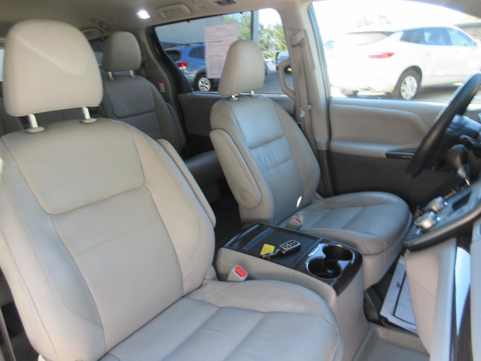 Used 2017 Toyota Sienna XLE FWD image 22