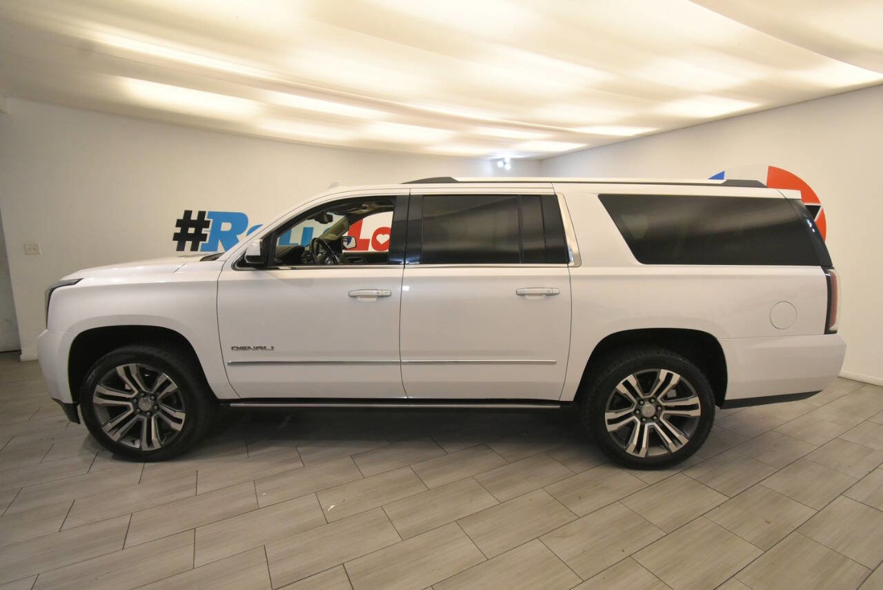 Used 2019 GMC Yukon XL Denali w/ Denali Ultimate Package image 2