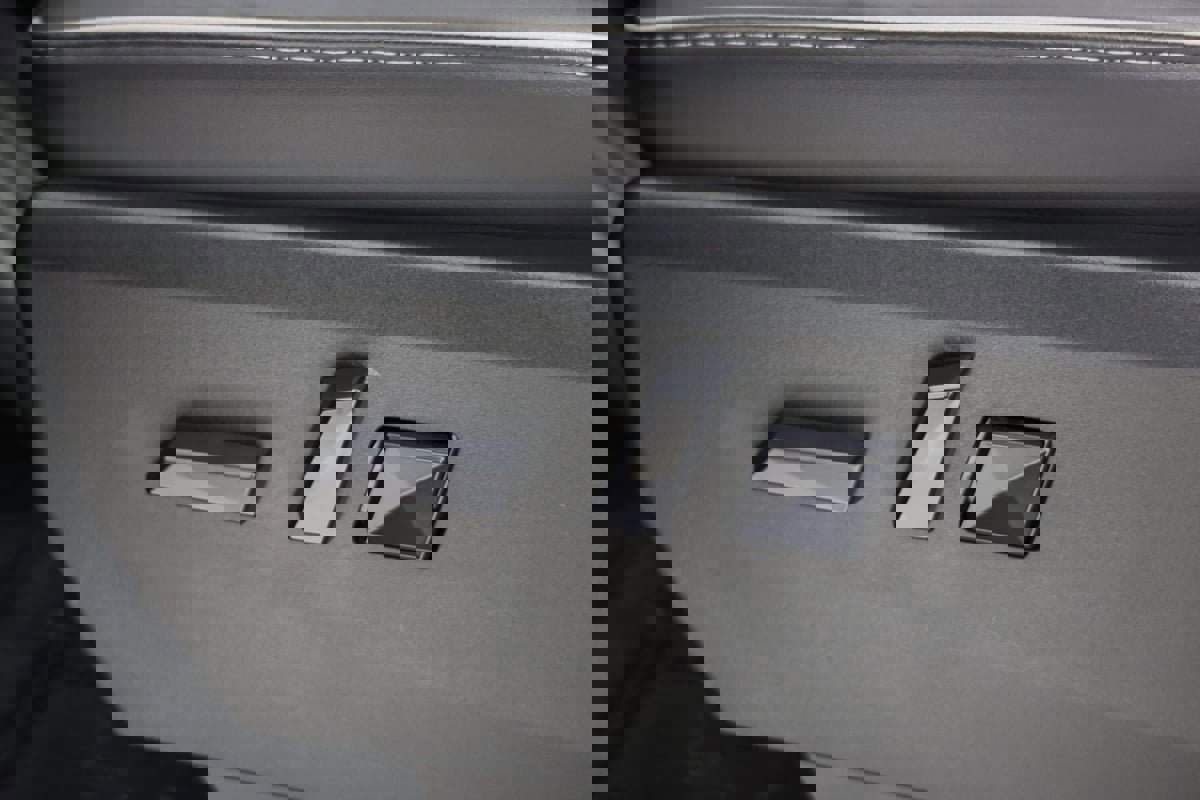 Used 2024 Tesla Cybertruck AWD Crew Cab image 22