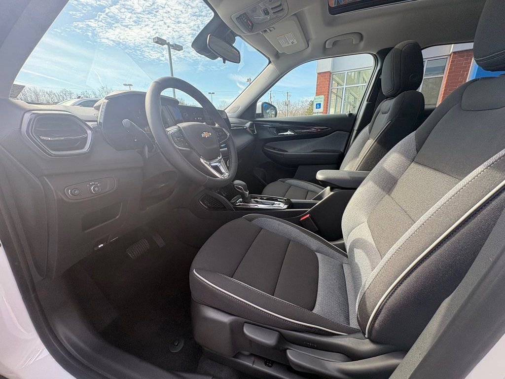 New 2026 Chevrolet TrailBlazer LT w/ LT Cold Weather Package FWD image 5