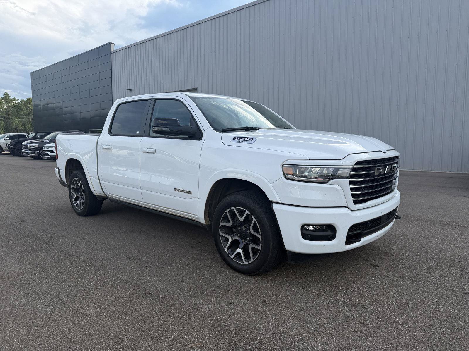 Used 2025 RAM 1500 Laramie AWD/4WD image 3