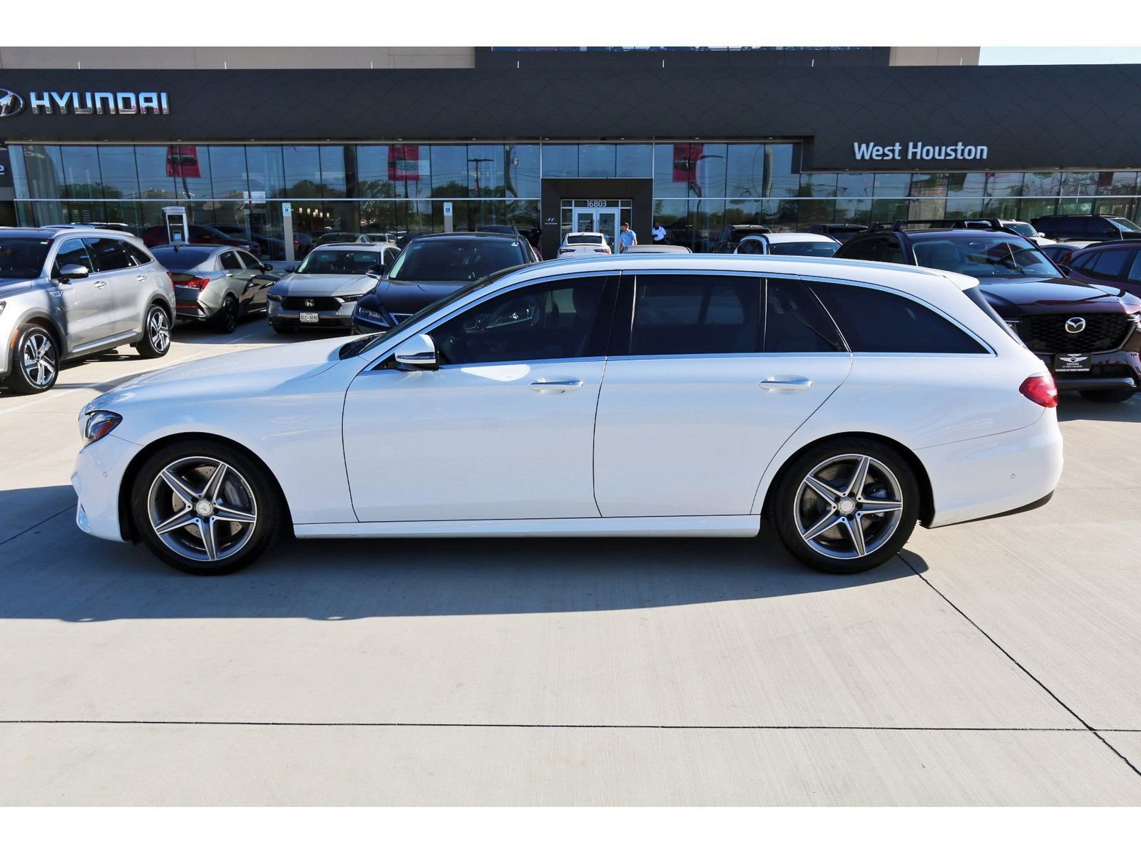 Used 2017 Mercedes-Benz E 400 4MATIC Wagon image 5