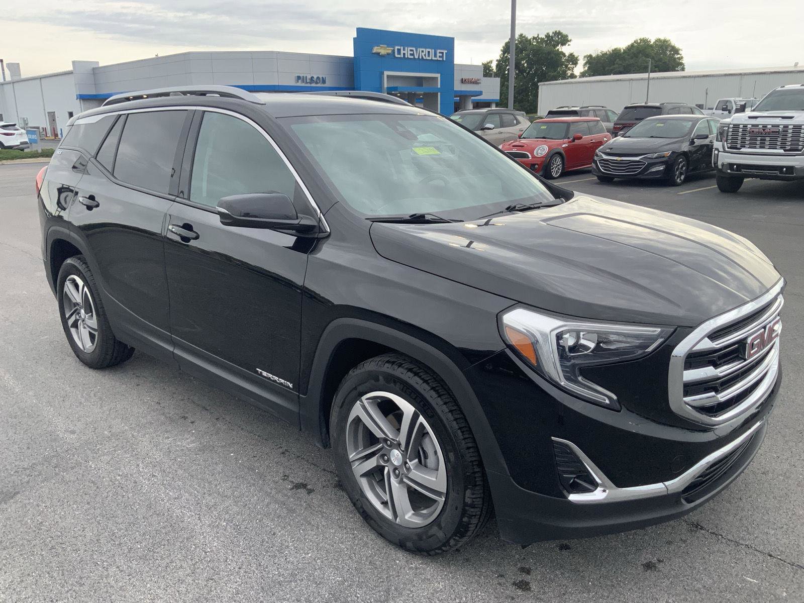 Used 2021 GMC Terrain SLT w/ Infotainment Package II FWD image 2