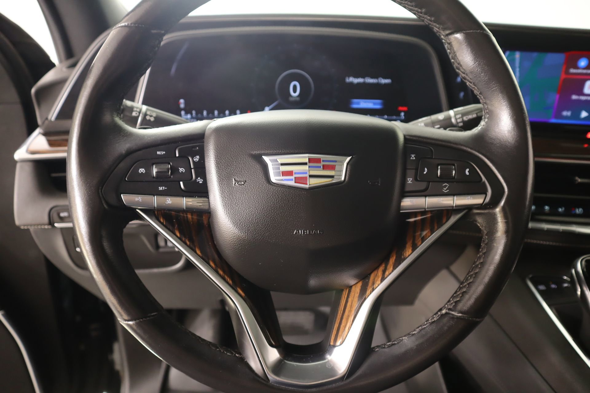 Used 2023 Cadillac Escalade Premium Luxury image 3