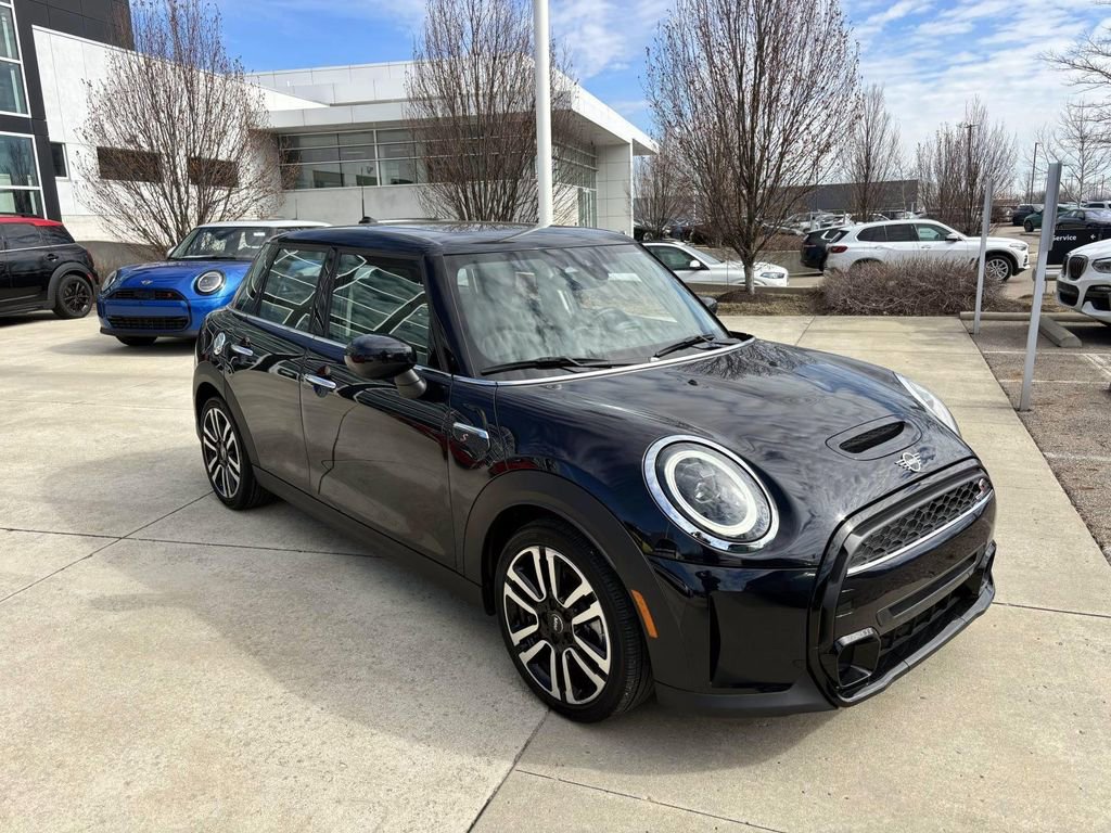 Used 2024 MINI Cooper S image 1