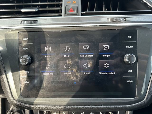 Used 2020 Volkswagen Tiguan SE w/ Panoramic Sunroof Package image 24