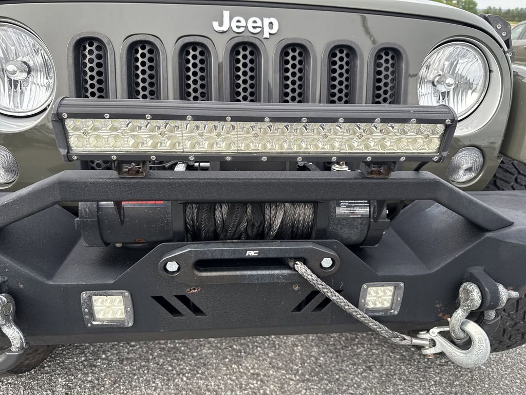 Used 2016 Jeep Wrangler Unlimited Sahara w/ Dual Top Group AWD/4WD image 14
