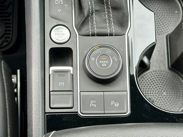 Used 2023 Volkswagen Atlas Cross Sport SEL Premium R-Line image 33