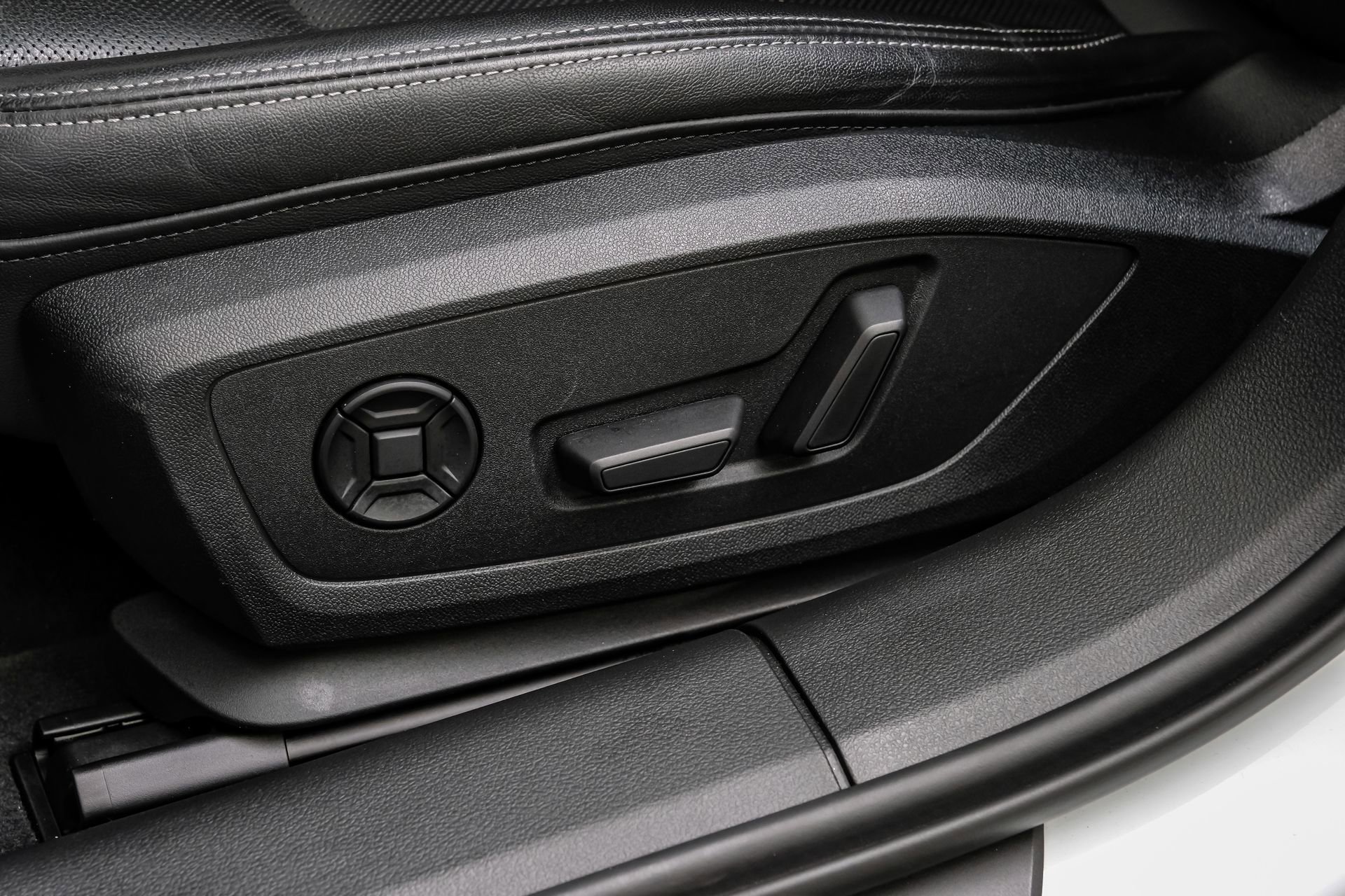 Used 2024 Audi A6 Premium Plus image 36