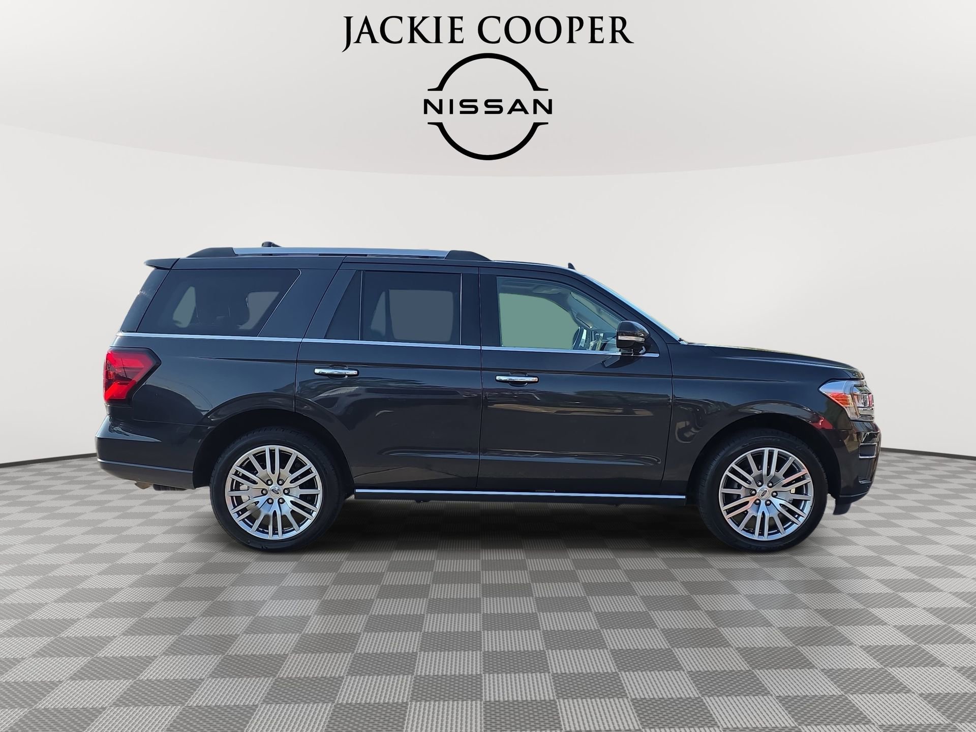 Used 2024 Ford Expedition Limited AWD/4WD image 4