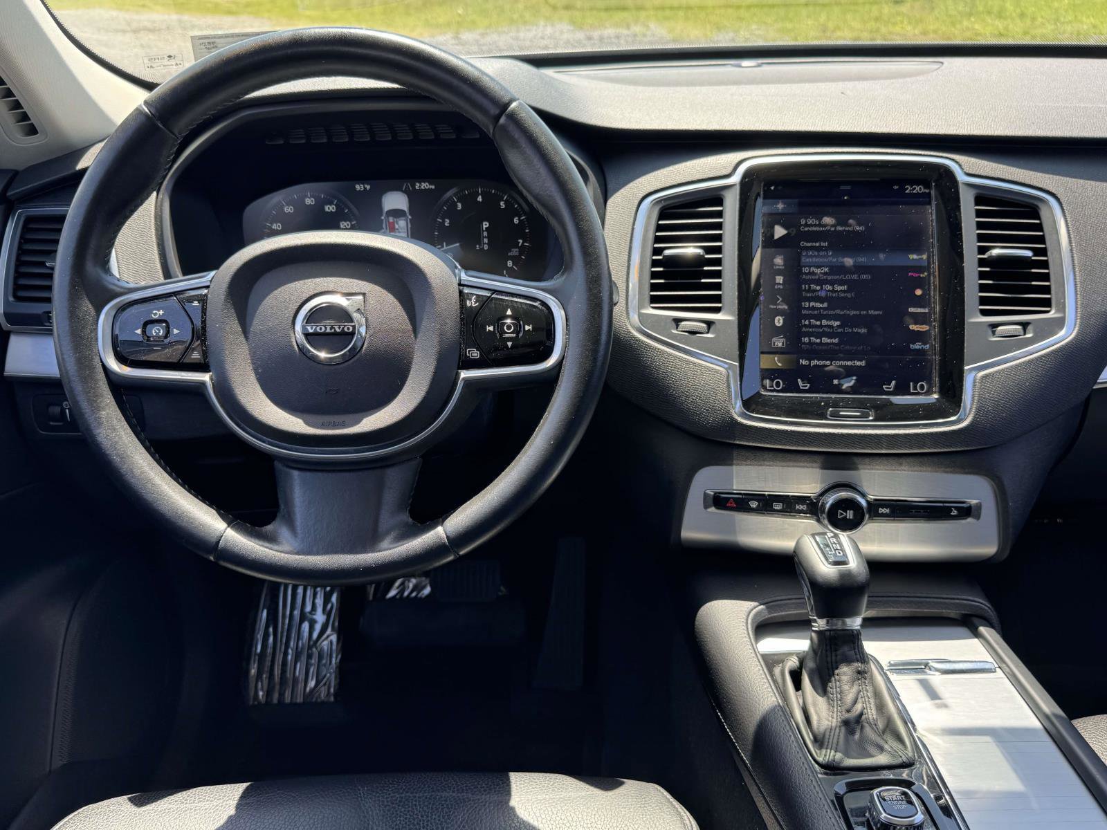 Used 2018 Volvo XC90 T6 Momentum w/ Convenience Package AWD/4WD image 2