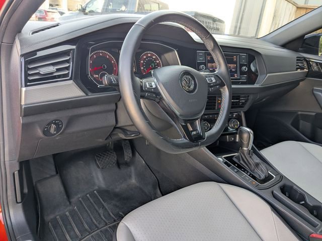 Used 2019 Volkswagen Jetta R-Line FWD image 2