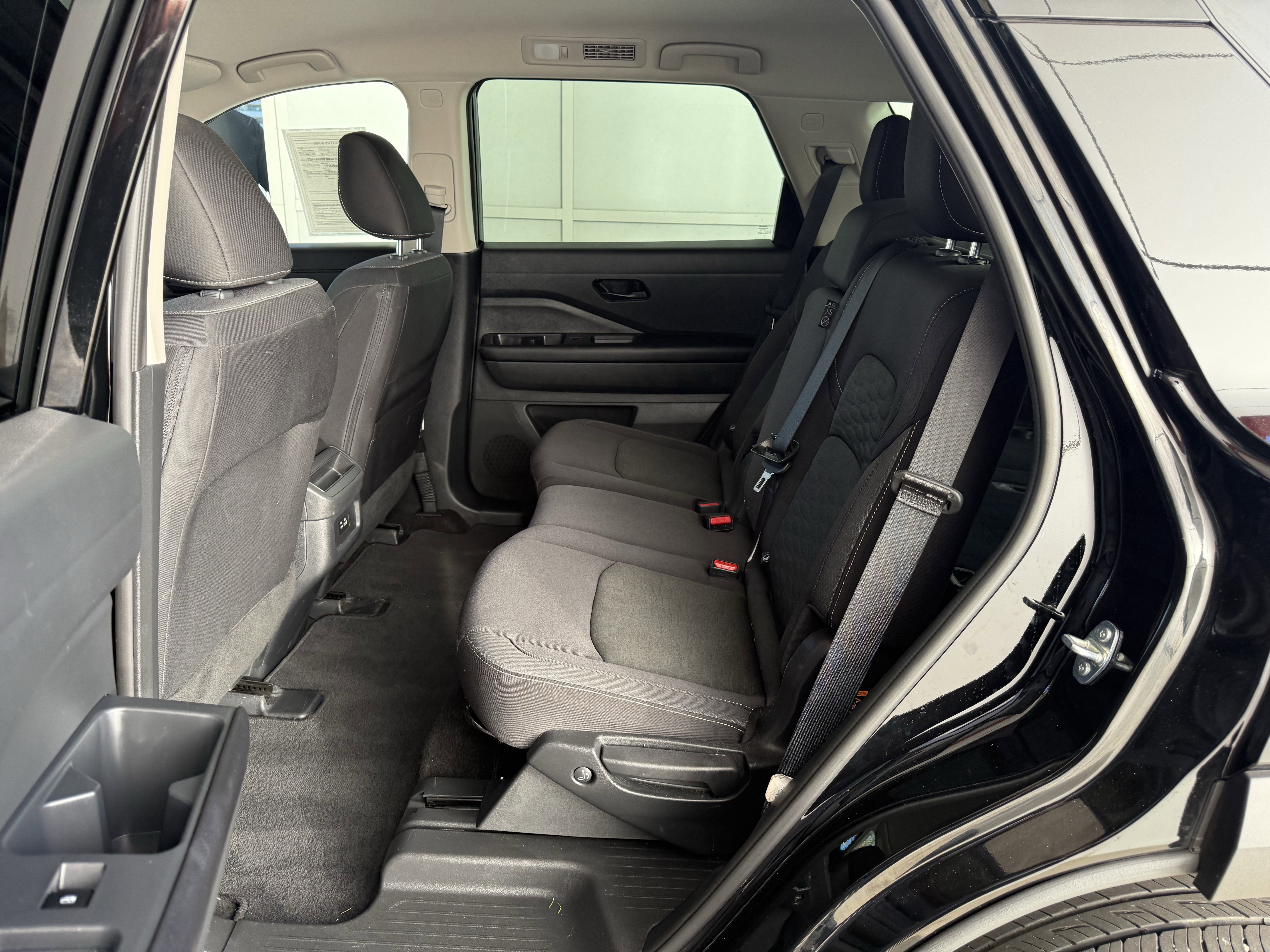 Used 2024 Nissan Pathfinder S image 22