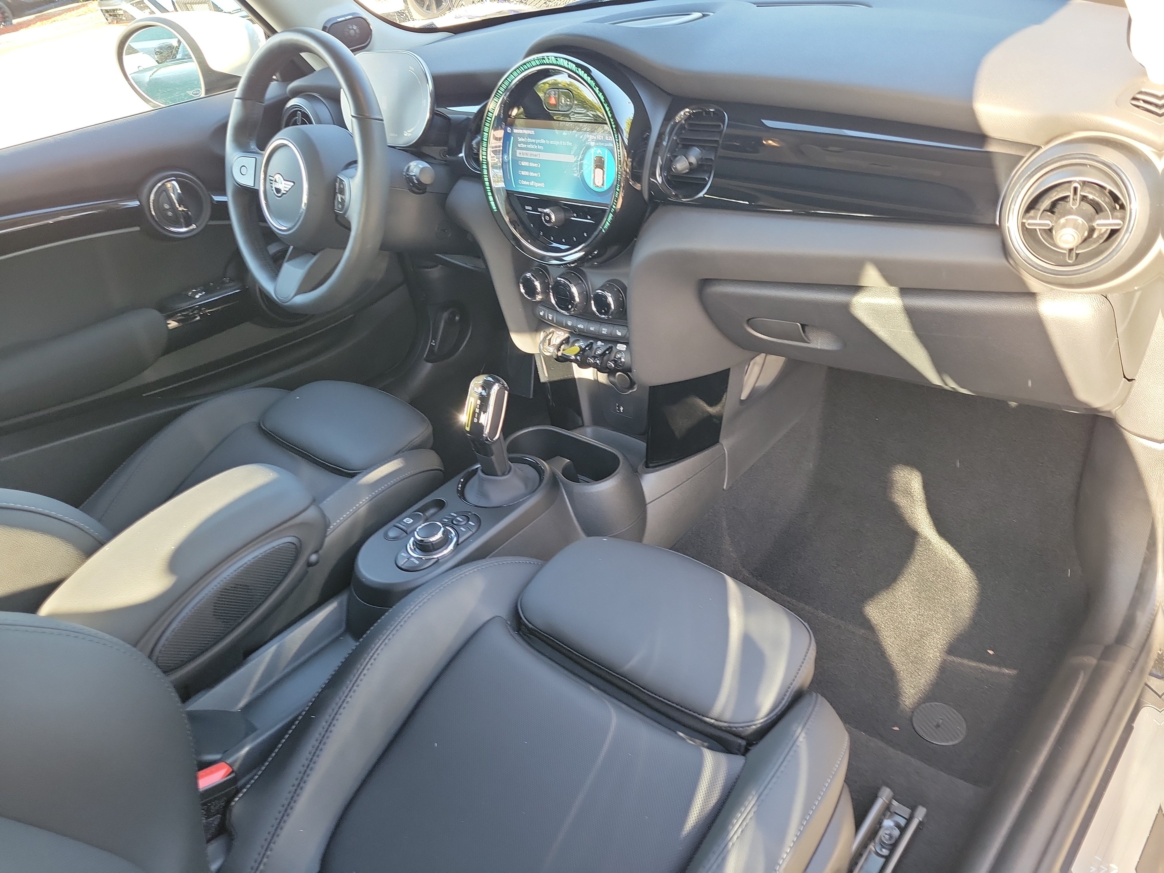 Used 2024 MINI Cooper SE FWD image 7