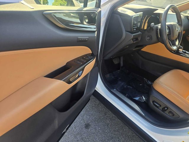 Certified 2025 Lexus NX 250 FWD w/ Accessory Package (2T) image 21