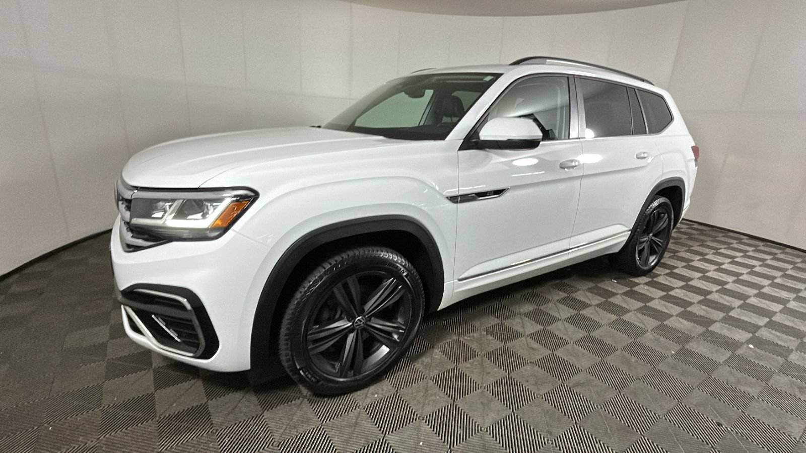 Used 2021 Volkswagen Atlas SE w/ Panoramic Sunroof Package AWD/4WD image 8