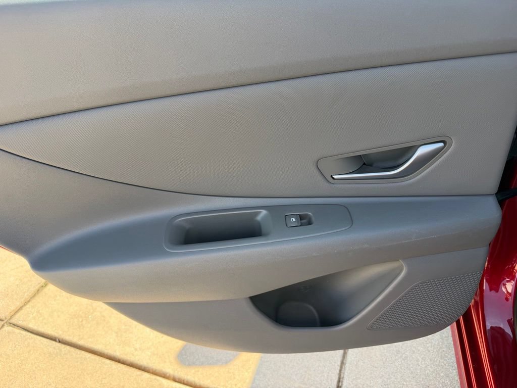 Used 2025 Hyundai Elantra SEL FWD image 12