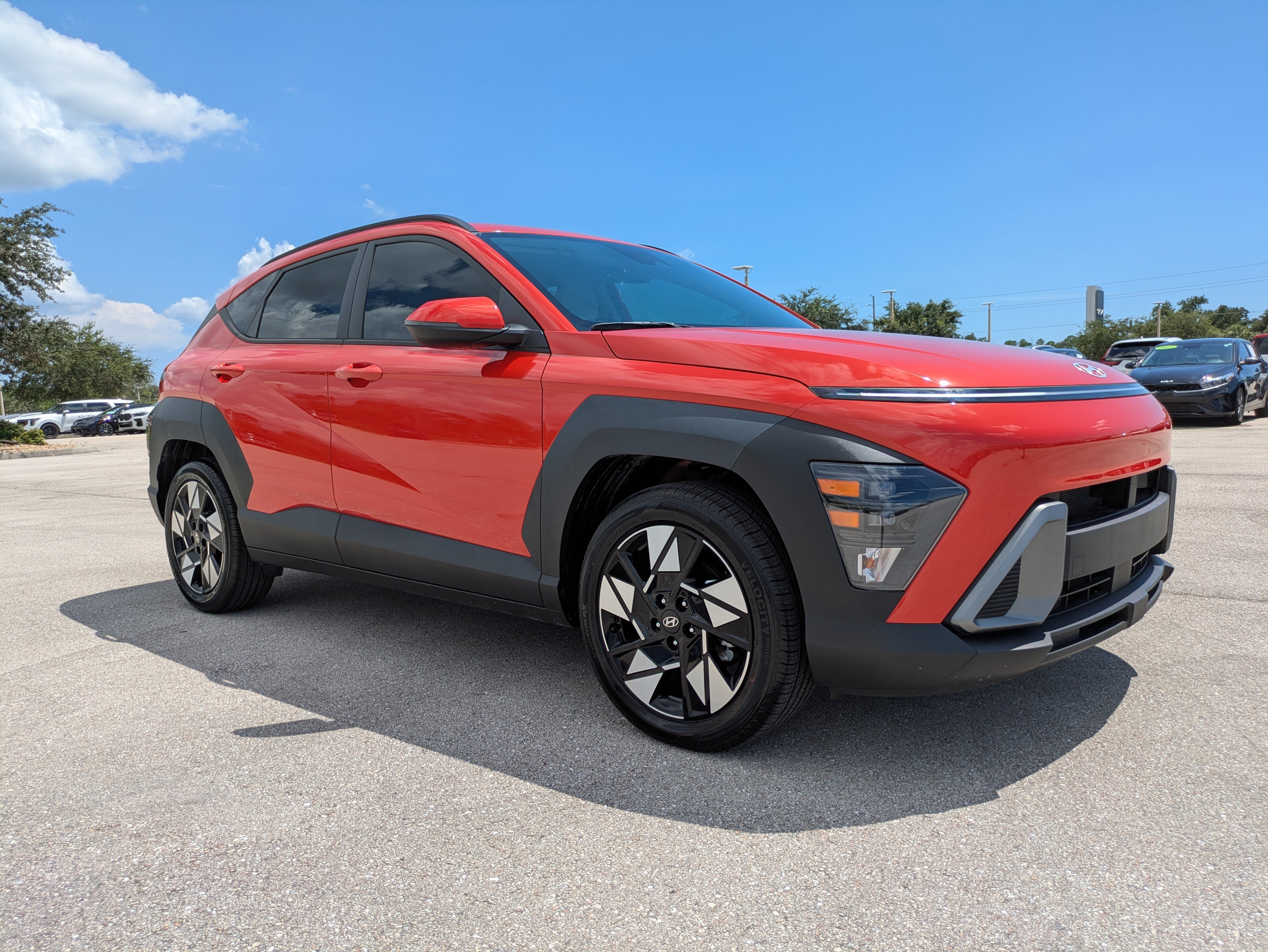Used 2024 Hyundai Kona SEL w/ Convenience Package FWD image 2