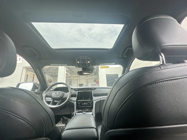 Used 2023 Jeep Grand Cherokee Altitude AWD/4WD image 24