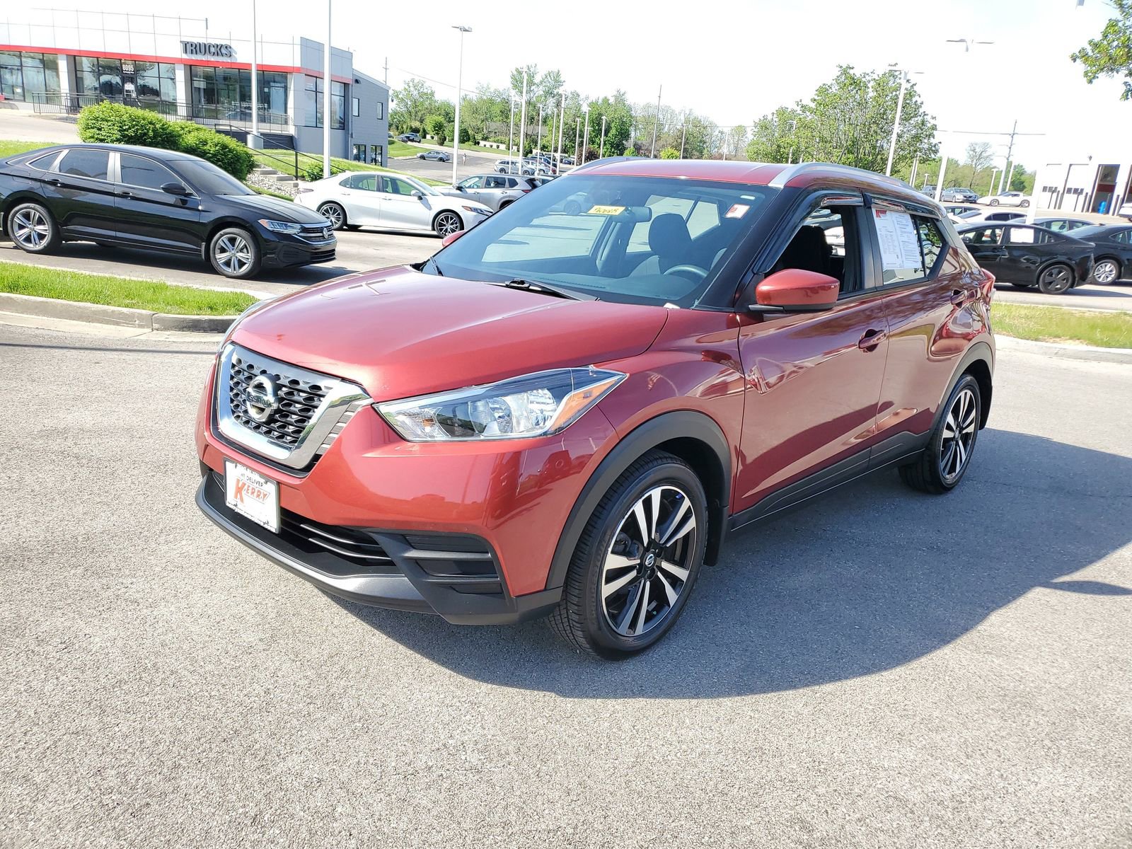 Used 2018 Nissan Kicks SV image 2