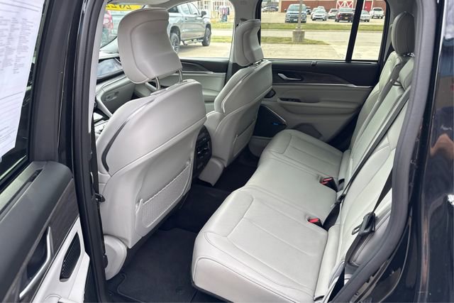 Used 2022 Jeep Grand Cherokee Overland w/ Adv Protech Group III image 10