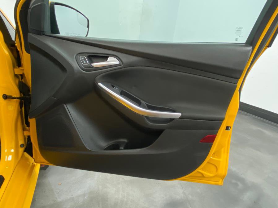 Used 2015 Ford Focus ST w/ Equipment Group 401A image 39