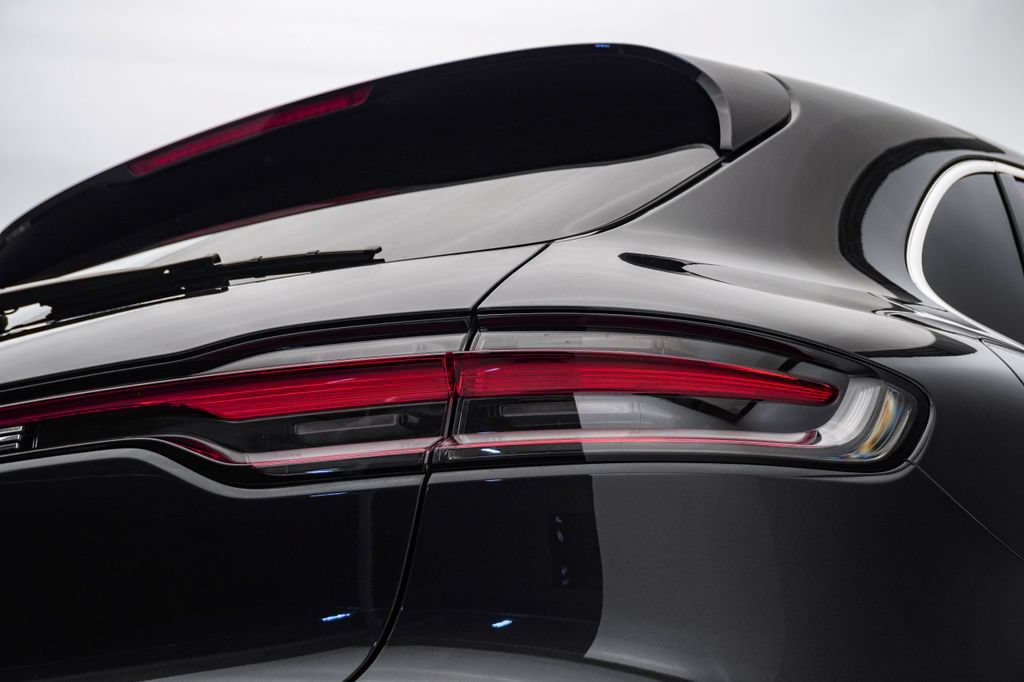 Certified 2023 Porsche Macan S AWD/4WD image 12
