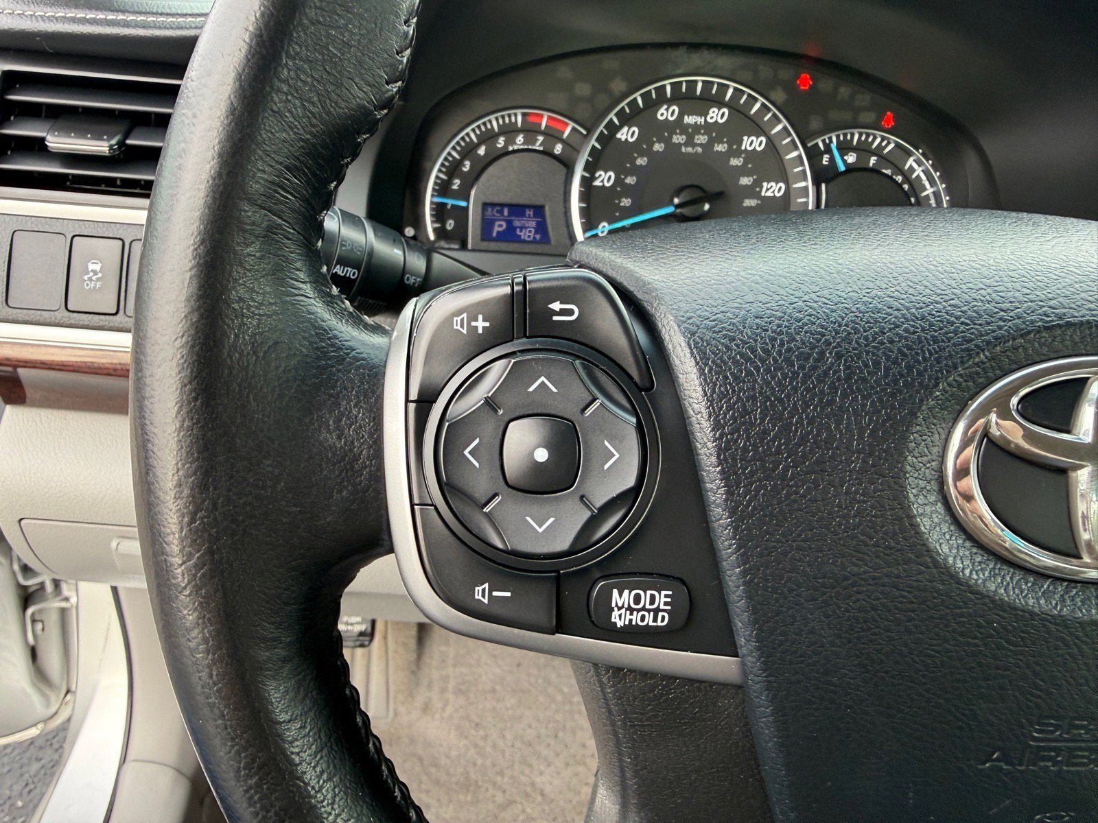 Used 2013 Toyota Camry XLE w/ Leather Pkg image 32