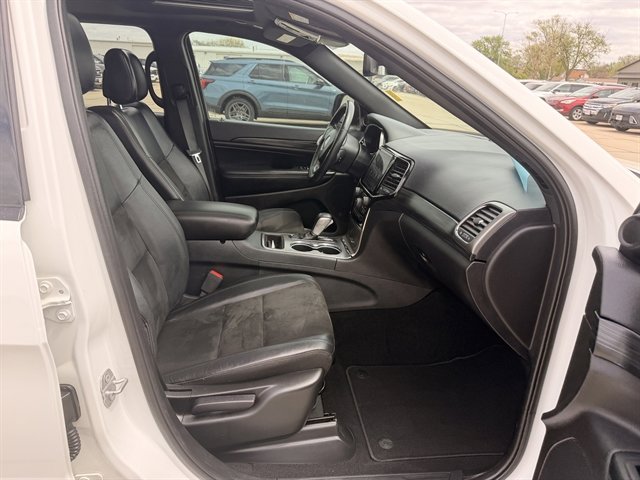 Used 2020 Jeep Grand Cherokee Altitude AWD/4WD image 3