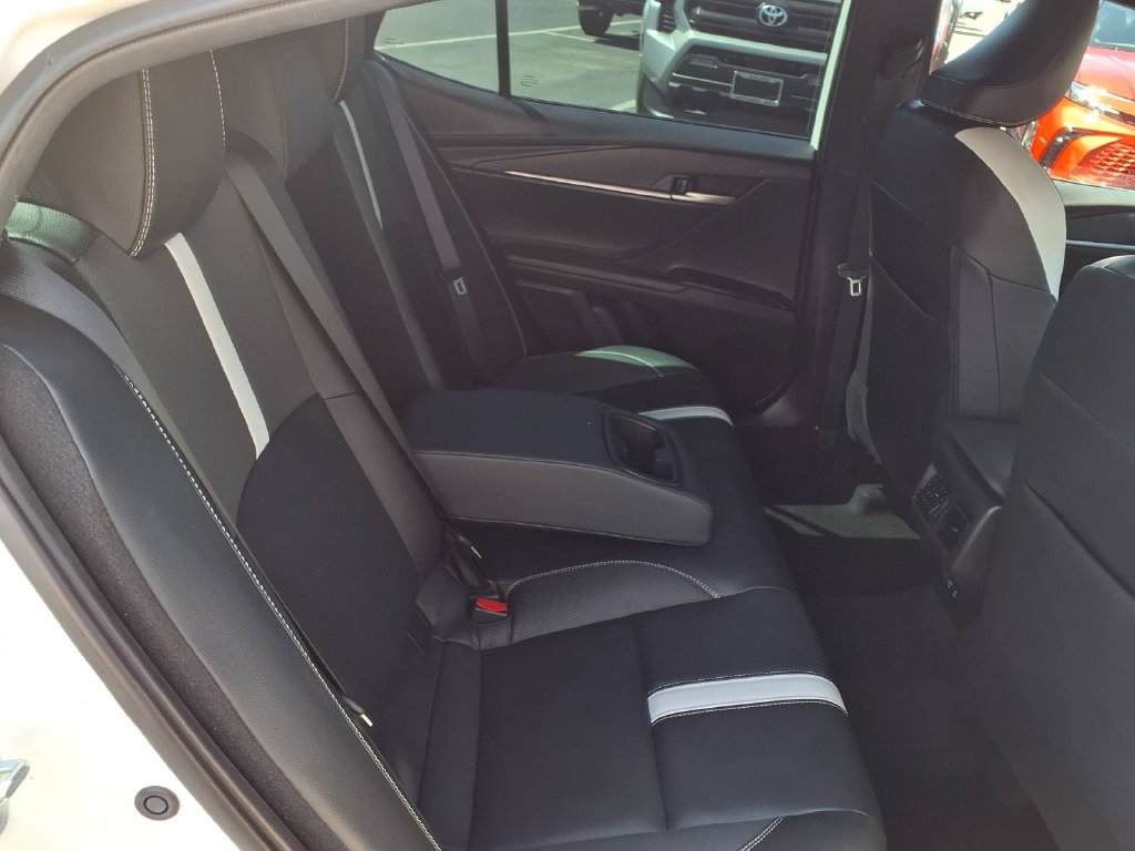 Used 2025 Toyota Camry SE FWD image 31